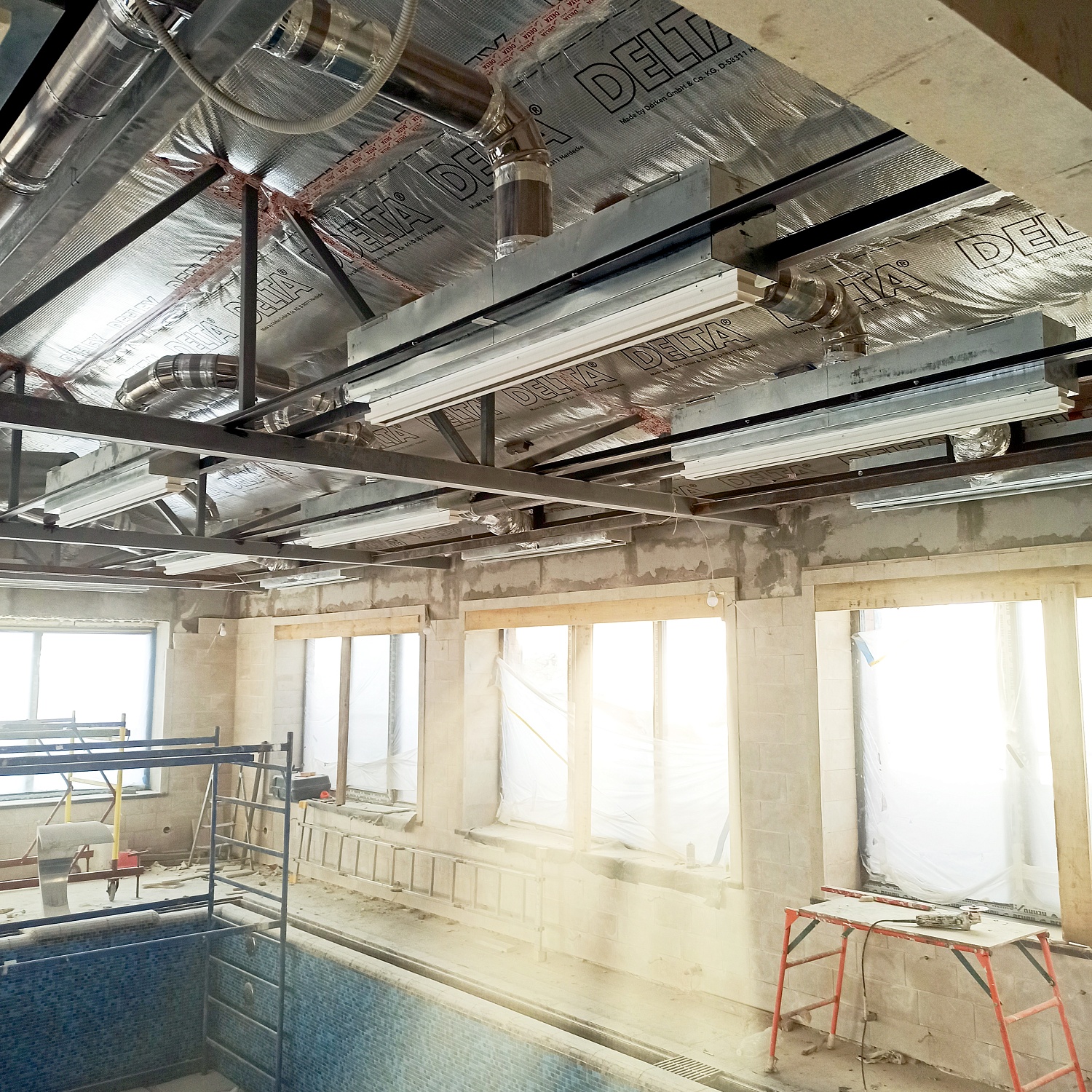 Бассейн в коттедже